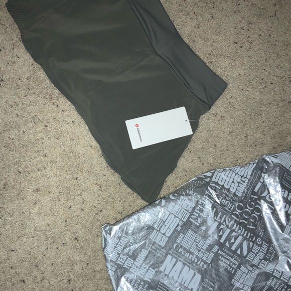 ✨NWT LULULEMON PLAY OFF THE PLEATS SKIRT✨ - Picture 15 of 15